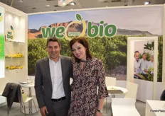 Martina Lípová y Enrique Fuentes, de la empresa murciana Hijos de Alberto del Cerro, productores de limón, presentando su nueva cosecha de limón ecológico. 
